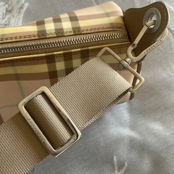 Rare Burberry Pink Nova check Lola barrel bag - Picture 10 of 10